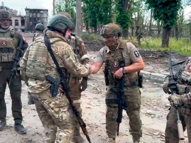 Ukrajina: Vagnerovci zostávajú vo vnútri Bachmutu, z predmestí sa stiahli