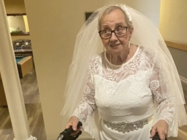 77-ročnú ženu nebavilo čakať na muža. Manželstvo vyriešila po svojom