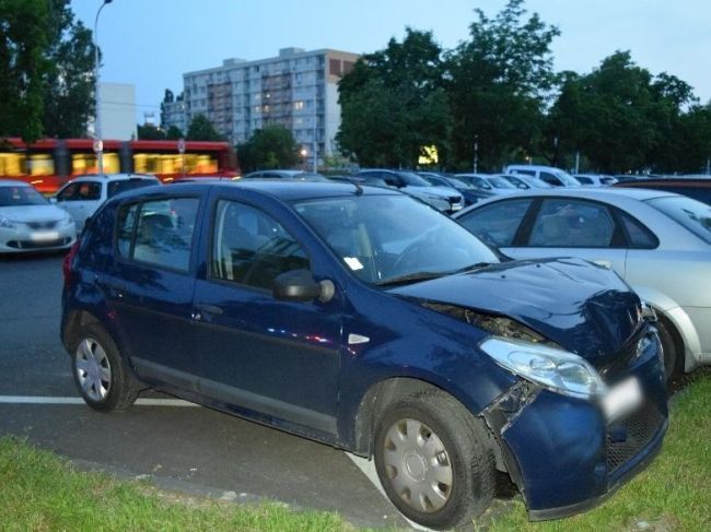 Opitý vodič s takmer štyrmi promile narazil do auta s malými deťmi