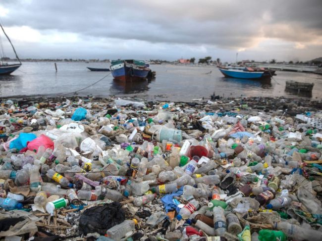 EÚ vyzvala na uzavretie globálnej dohody o skoncovaní s plastovým odpadom