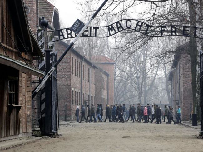 Múzeum v Auschwitzi kritizuje zneužitie tábora smrti v politike