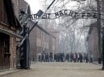 Múzeum v Auschwitzi kritizuje zneužitie tábora smrti v politike