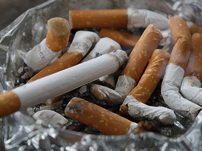 Kanada sprísňuje upozorňovanie na škodlivosť fajčenia. Nápisy budú aj na jednotlivých cigaretách