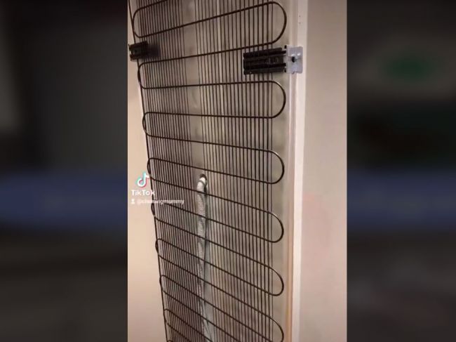 Video: Neidentifikovateľný zápach z chladničky? O tomto priečinku ste doteraz netušili!