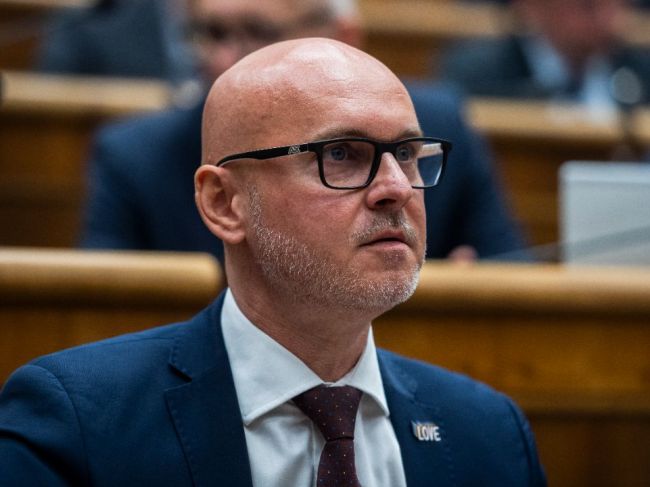 Gröhling vyzval ministra financií, aby vyčlenil dodatočné peniaze na učebnice