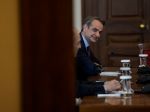 Líder najsilnejšej gréckej strany Mitsotakis prerušuje volebnú kampaň pre covid