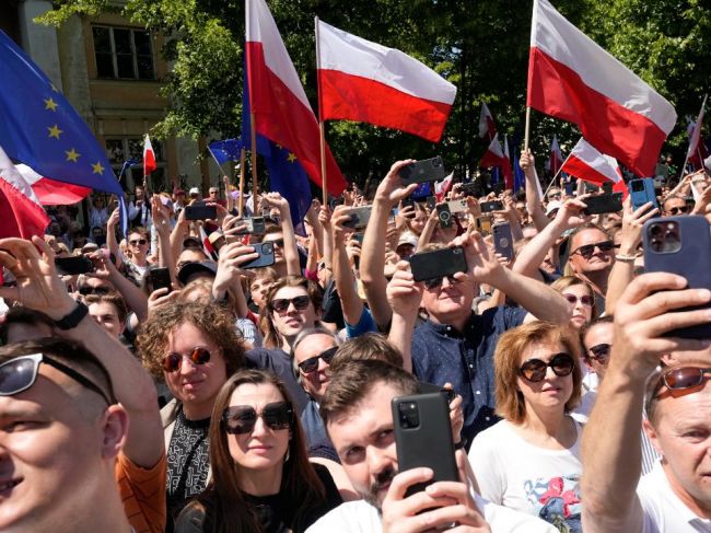 Státisíce ľudí v Poľsku protestujú proti vláde