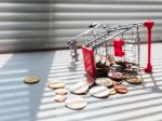 Reálne mzdy na Slovensku klesli. Rast platov nedokázal pokryť infláciu