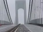 Video: Most sa zvlnil pod náporom vetra, podľa správcu robil presne to, čo mal