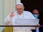 Chirurg: Pápež František sa po operácii prebral z narkózy a žartuje