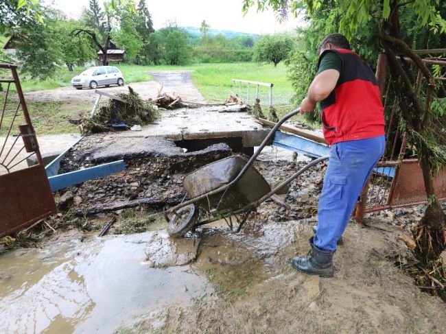 Búrky nás potrápia aj v nedeľu. Hrozia najmä v tejto časti krajiny