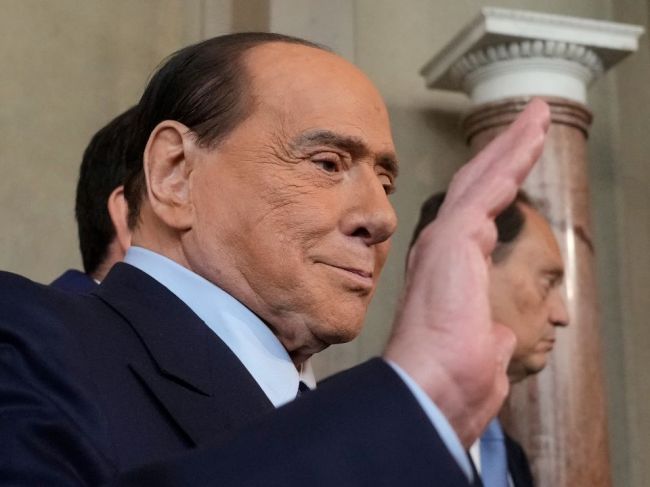 Zomrel Silvio Berlusconi