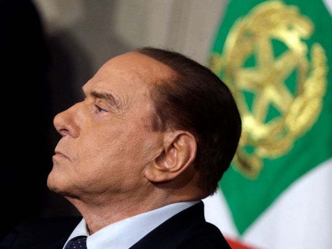 Prezident aj expremiér Draghi vzdali hold Berlusconimu