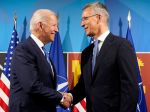 Biden odložil schôdzku so Stoltenbergom pre neplánované zubné ošetrenie