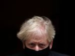 Johnson úmyselne zavádzal poslancov o lockdownových večierkoch, ukázalo vyšetrovanie