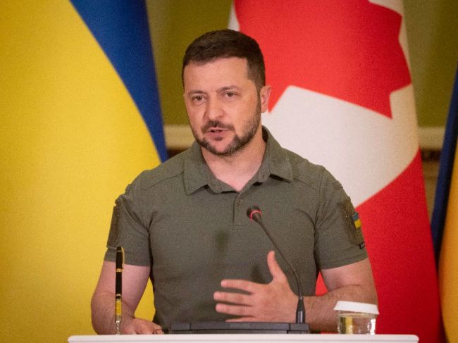 Zelenskyj: Ukrajina si uctí pamiatku padlých vojakov tak, že bude žiť v slobode