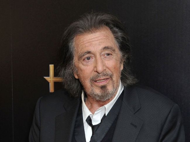 Al Pacino sa vo veku 83 rokov stal po štvrtý raz otcom