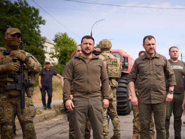 Zelenskyj na Deň otcov ďakoval statočným vojakom bojujúcim proti invázii Ruska