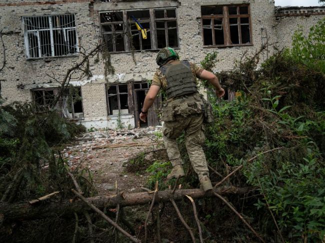 ISW: Vývoj na bojiskách naznačuje, že Ukrajina prehodnocuje svoje taktiku