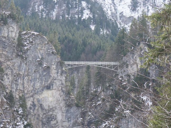 Američan nalákal ženy na pekný výhľad a zhodil ich do rokliny, polícia hľadá dôkazy