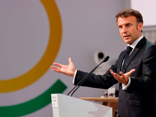 Macron: Klímu a chudobu treba riešiť súčasne