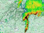 SHMÚ varuje: Búrky sa presúvajú do tohto kraja, budú pokračovať aj v noci