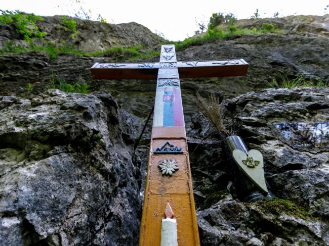 Zo skaly v Manínskej tiesňave spadol turista