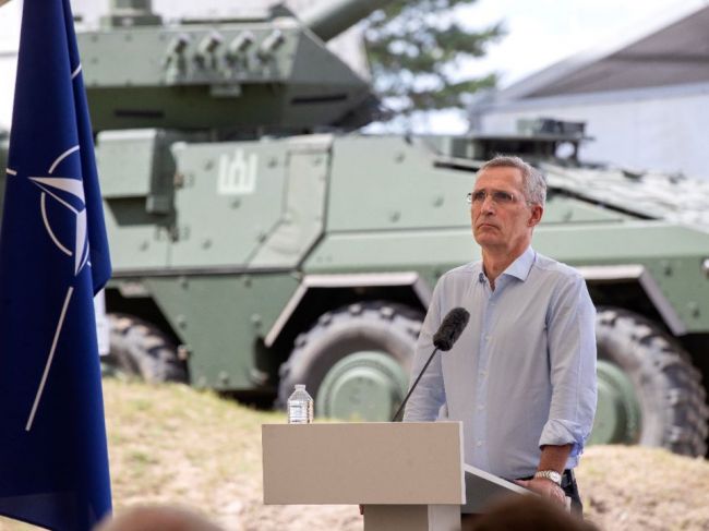 Stoltenberg: Západ napriek víkendovému chaosu nesmie podceňovať Rusko