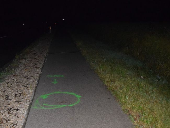 Polícia hľadá svedkov zrážky dvoch cyklistov