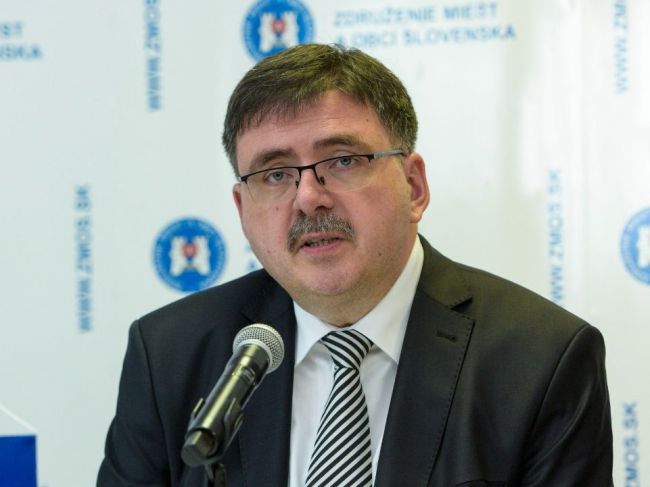 Samosprávy rokovali s premiérom, sľúbených kompenzácií sa zatiaľ nedočkali