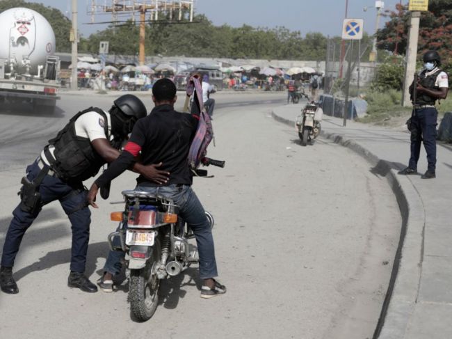 Guterres vyzval na medzinárodnú pomoc pre Haiti zmietané násilím gangov