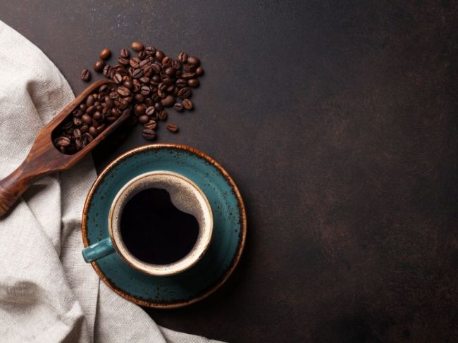 Špeciálne výhody pitia kávy nespôsobuje iba kofeín