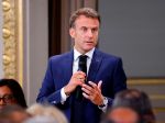 Macron navrhuje pokutovať rodičov detí, ktoré sa dopúšťajú vandalizmu