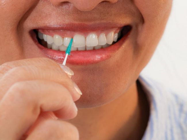 5 príznakov, ktoré svedčia o tom, že si umývate zuby nesprávne