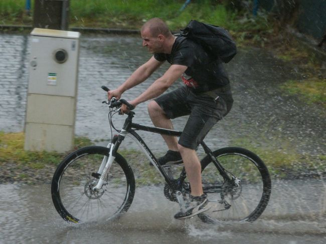 SHMÚ varuje pred lejakmi s krúpami