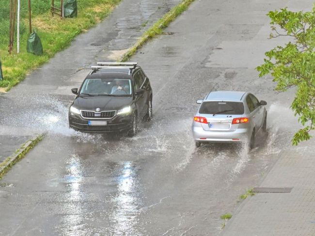 Na celom Slovensku sa môžu vyskytnúť búrky, meteorológovia varujú aj pred vysokými teplotami