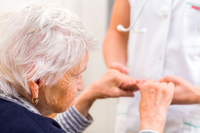 Odborníci navrhujú nový postup pri diagnostike Alzheimerovej choroby