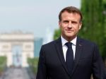 Napriek dôchodkovej kríze a pouličným nepokojom Macron svoju premiérku podržal