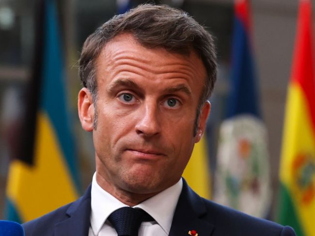 Macron: Putin urobil obrovskú chybu, keď odstúpil od obilnej dohody