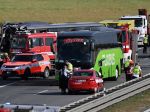 Polícia musí po nehode autobusov pri Brne vypočuť cestujúcich 25 národností