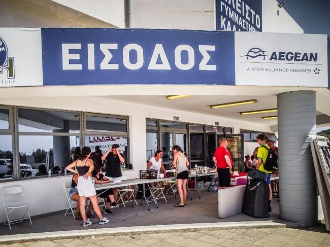 Letecké spoločnosti rušia lety na Rodos, na ostrove uviazli tisíce turistov