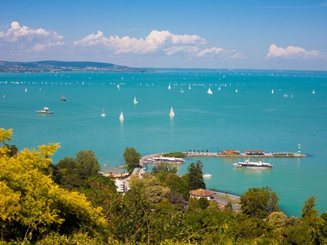 Policajní vodní záchranári cez víkend zachránili 21 ľudí z Balatonu