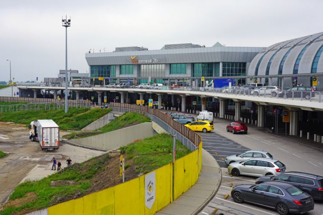 Na maďarských hraniciach a letisku sú problémy pre poruchu informačného systému