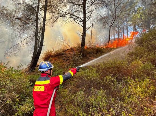 Slovenskí hasiči zasahujú v dvoch gréckych lokalitách 