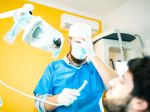 Zubár varuje pred častým zlozvykom: Toto nikdy nerobte! Ničíte si zuby, je to nechutné