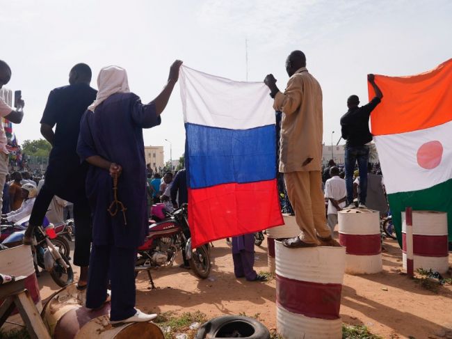 EÚ: Nigerskí pučisti budú zodpovední za útoky na veľvyslanectvá a civilistov