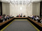 Od augusta odpustí štát potravinárom polročné odvody za pracovníkov