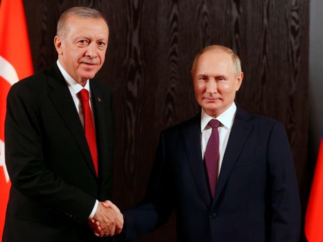 Turecko sa bude snažiť o pokračovanie obilnej dohody, povedal Erdogan Putinovi