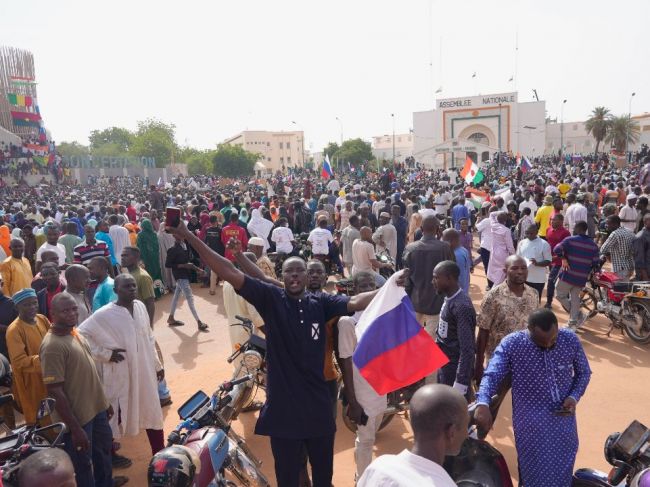 Delegácia západoafrických krajín dorazila do Nigeru na rokovanie o prevrate