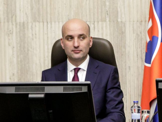 Ministerstvo financií sa nechce zapájať do predvolebnej kampane, dane nezvyšuje